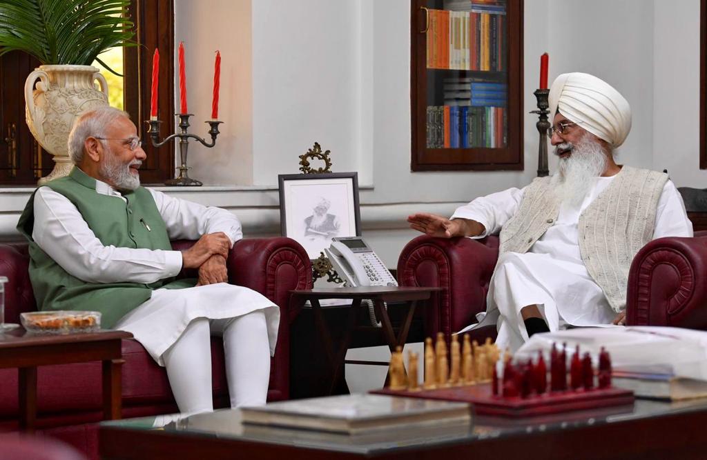 pm narendra modi meet the head of dera beas