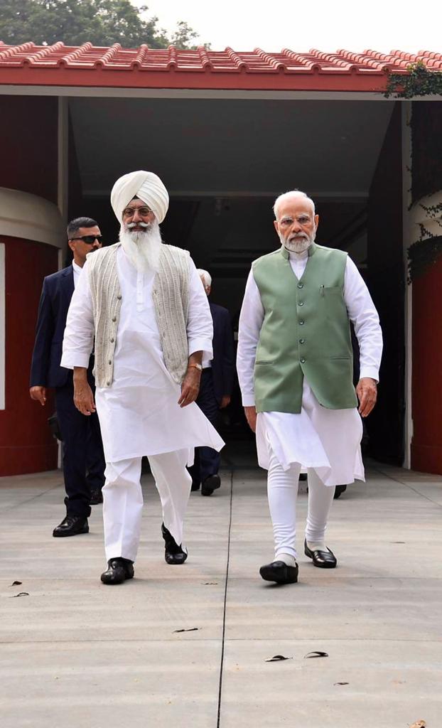 pm narendra modi meet the head of dera beas