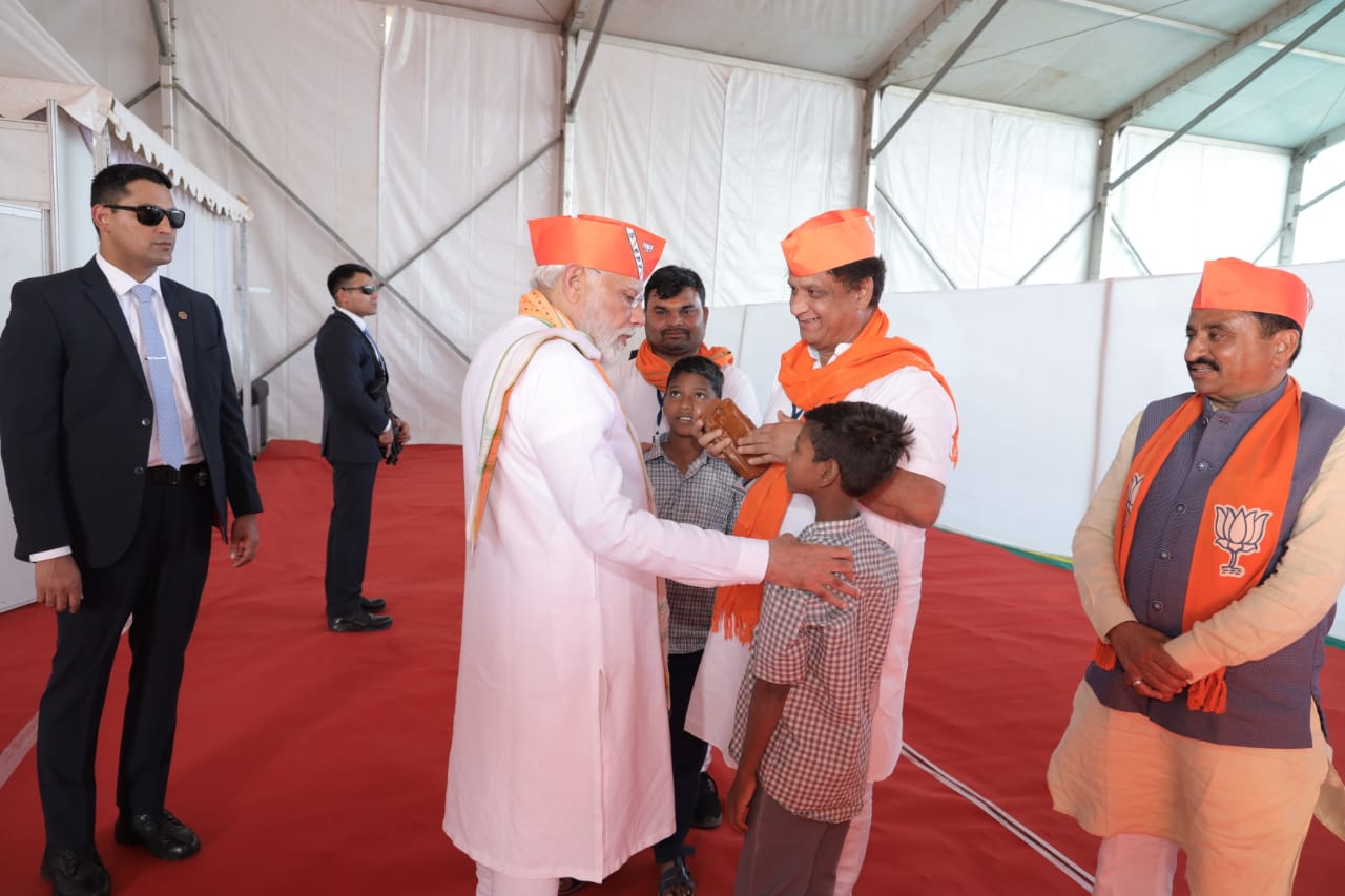 PM Modi met two children in Netrang