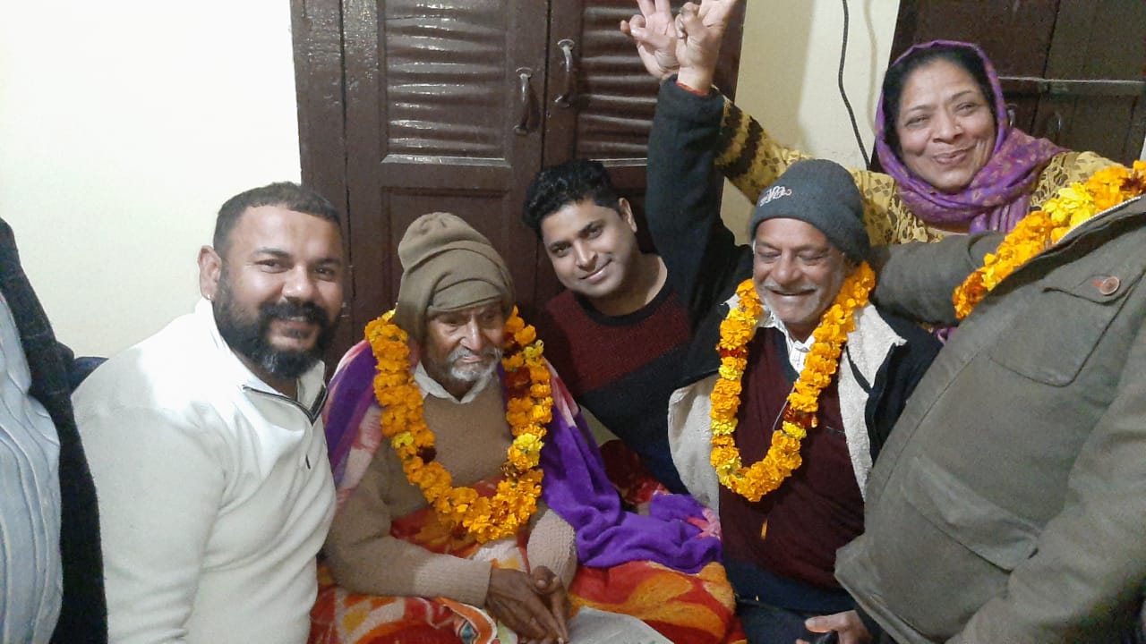 old man won 5 crore lottery