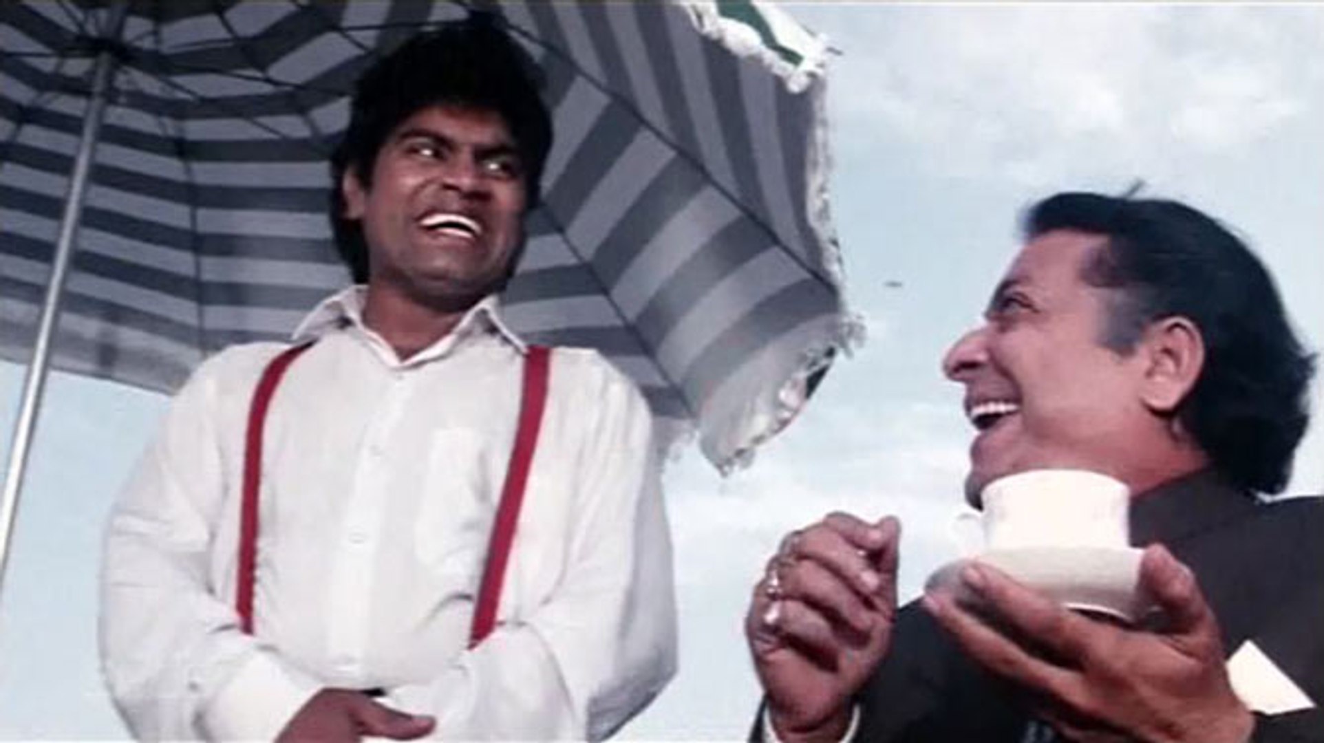 The Phir Hera Pheri actor mimicked senior officers at Hindustan Lever which made everyone laugh and appreciate his comic skills. Afterwards, his colleagues started calling him ‘Johnny Lever’. These responses boosted his morale and it motivated him to try harder and bring something worthwhile out of his passion for comedy.