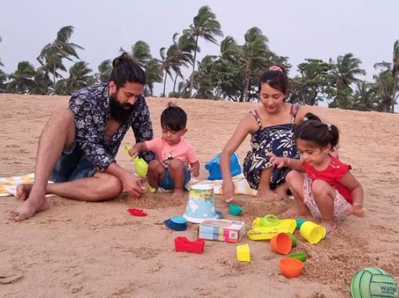 KGF 2 Yash spending with family in  Maldives