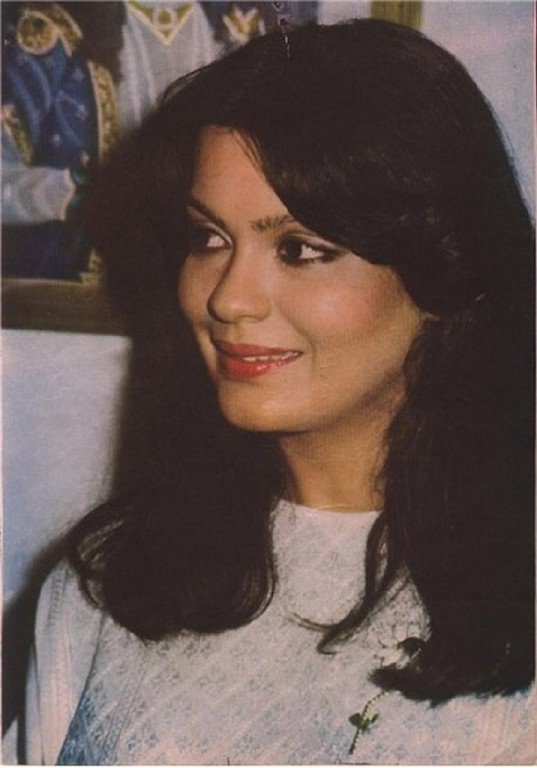 legendary actress zeenat aman life story on her birthday