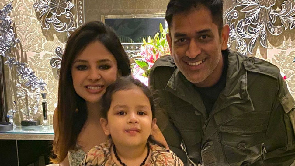 MS Dhoni with his wife Sakshi and Daughter Ziva